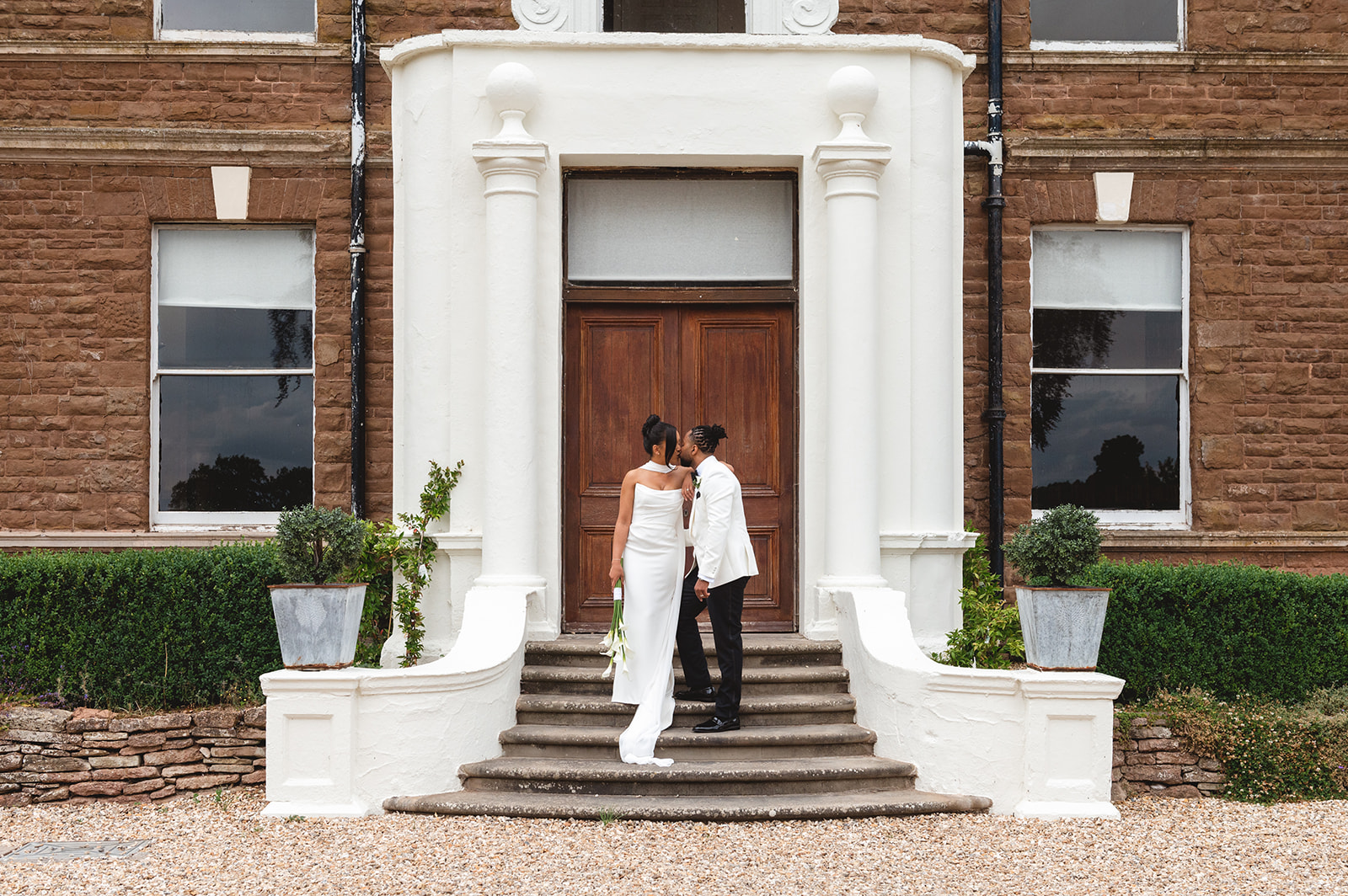 Image from a modern and stylish wedding in  Bredenbury Court Barns in Herefordshire by Birmingham Wedding Photographer byGarazi